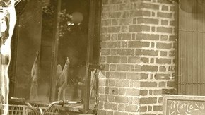 Esta inmigrante irlandesa trabaja en el Grainne Café; un pub en la 9na Avenida.