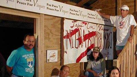 Foto de una reunión del Comité Por Rescate y Desarrollo de Vieques.