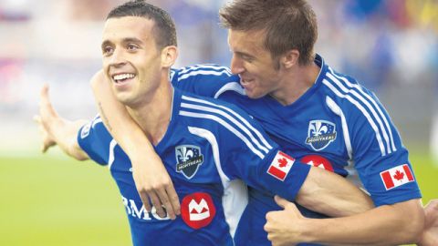 El brasileño  Felipe Martins (izq.) celebra un gol del Impact ante el Sounders.