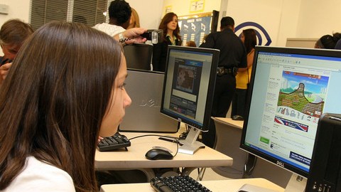 La  internet permitió a los niños mejorar su escritura narrativa.