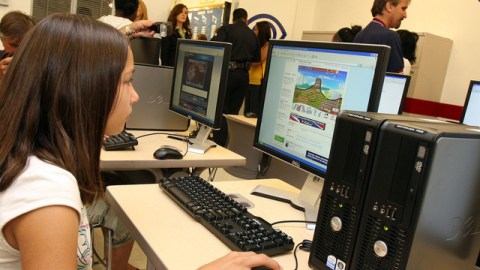 La  internet permitió a los niños mejorar su escritura narrativa.
