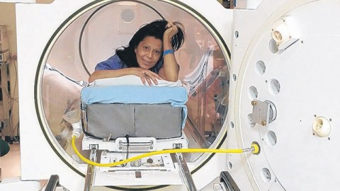 La rockera mexicana entró a una cama hiperbárica como parte de su largo tratamiento médico.