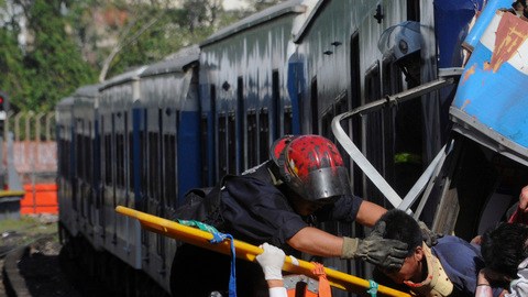 El accidente ferroviario en la estación de Once, Buenos Aires, expuso el pésimo estado del servicio de trenes de TBA y la falta de controles.