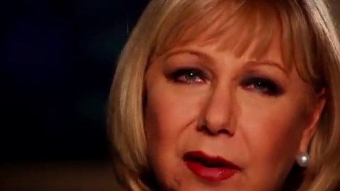 La campaña dijo que los avisos serán emitidos en Nevada, Colorado y Florida, estados cruciales con grandes poblaciones hispanas.