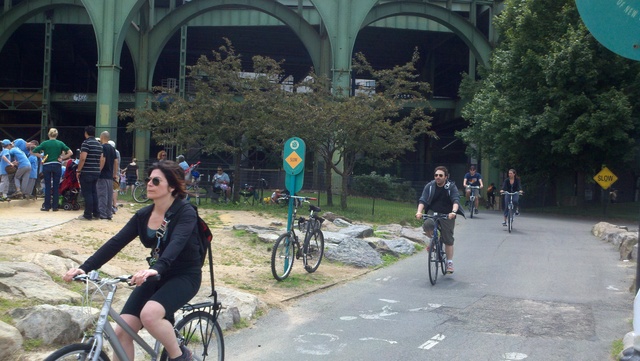 En la ciclovía del Riverside Park de Manhattan se aprecia ya a muchos fanáticos de la bicicleta, una práctica buena para la salud del ciclista y la comunidad.