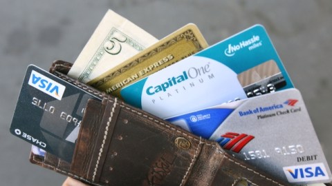 Al usar las tarjetas de  crédito tenga en cuenta la tasa de interés.