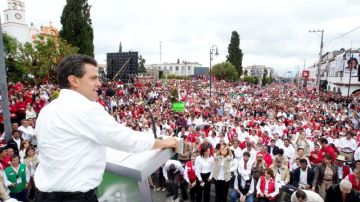 El candidato del PRI-PVEM a la Presidencia de la República, Enrique Peña Nieto sostuvo una reunión ante mas de 30 mil personas en Atlacomulco estado de México