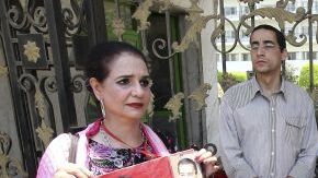 Simpatizantes del expresidente Hosni Mubarak permanecen frente al hospital donde este se encuentra en estado crítico.