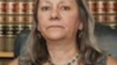 En la determinación judicial emitida el 6 de junio, el juez indica que existe suficiente evidencia de que la demandante se comportó de manera poco profesional en múltiples ocasiones y que el argumento sobre su cabello era solo una opinión de Rawline sobre lo que creía que su supervisor podría pensar.