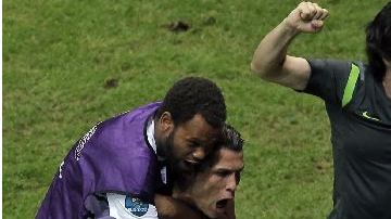 Con un soberbio cabezazo, Cristiano Ronaldo coloca a Portugal en semifinales.