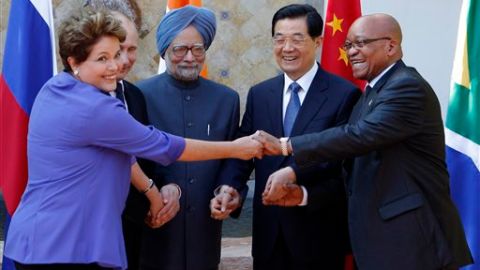 Zuma (derecha) junto a los líderes de Rusia, China, India y Brasil en la cumbre del G20.