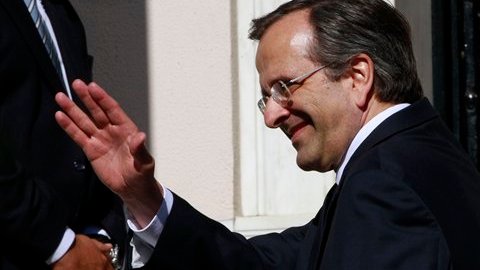 Samarás antes del acto de juramentación como jefe de gobierno griego.