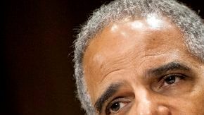 El procurador Eric Holder no logró satisfacer los requerimientos de los líderes en el Congreso sobre el polémico operativo de  armas.
