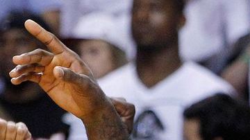 LeBron James festeja su primer título de la NBA.