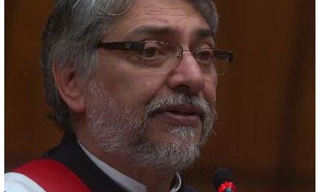El presidente de Paraguay, Fernando Lugo acata la destitución del Senado.
