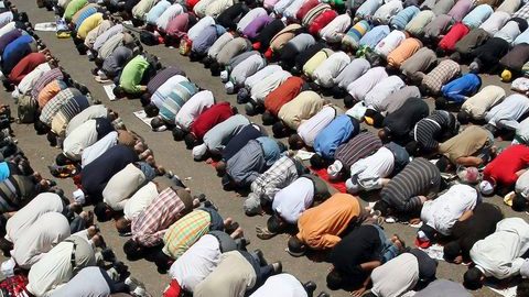 La fe a la religión musulmana no se ha visto afectada  en Egipto a pesar de las divisiones políticas.