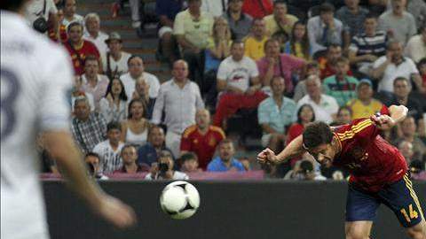 Xabi Alonso marcó de cabeza el 1-0 contra Francia durante el encuentro de cuartos de final de la Eurocopa 2012.