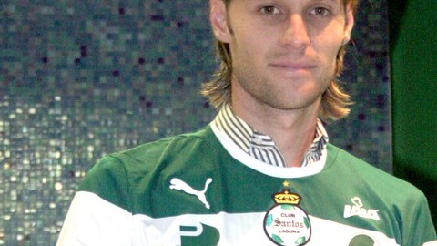 Gerardo Lugo posa tras su presentación oficial ayer.