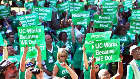 Cientos de miembros de AFSCME se manifestaron en el  MacArthur Park esta semana.