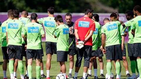 Mendes dice no cobrar comisión a los lusos por representarlos, sino que negocia con los clubes directamente.