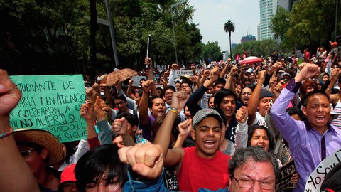 Integrantes del  movimiento #Yo soy 132, marcharon por el Centro Historico de la Ciudad de México.