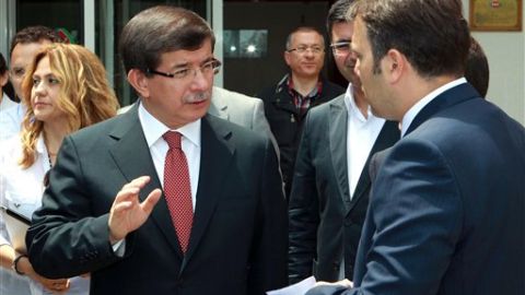 El canciller turco Davutoglu ha insistido en que el avión volaba por el espacio aéreo internacional.