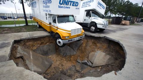 Debby azota Florida con fuertes vientos y lluvias torrenciales.