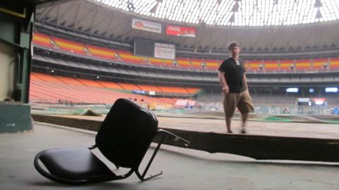 El icónico estadio  en Reliant Park se mantiene deteriorado  desde su cierre en el  2009.