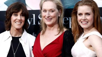 Nora Ephron (izq.) con Meryl Streep y Amy Adams en el estreno de 'Julie & Julia'.
