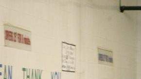 Todos los robos han ocurrido en lavanderías en Queens.