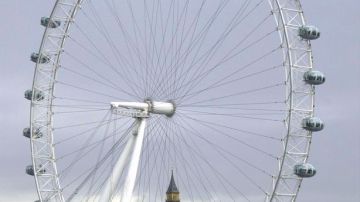 El London Eye es la rueda más grande del mundo, y es visitada cada día por 10,000 personas.