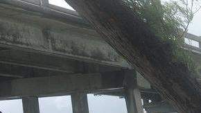 Los meteorólogos dijeron que una combinación de mareas y aumento del nivel del mar por la tormenta pudiera causar inundaciones en zonas costeras ya anegadas por Debby.