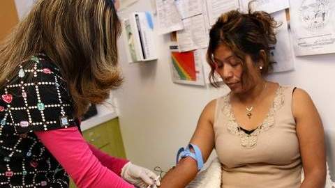 Fiscales de 26 estados impugnan en especial el requisito de obligatoriedad de las pólizas de seguro médico a la población.
