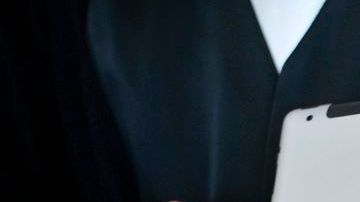 Comparación de un iPad de Apple con una tableta Galaxy Tab 10.1 de Samsung.