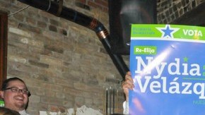 La congresista Nydia Velázquez resultó triunfadora de las primarias en el nuevo Distrito 7. 'Me siento orgullosa de decir que soy alguien que no tiene jefe y que soy incomprable',  declaró Velázquez luego de producirse su victoria .