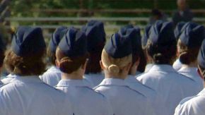 Un escándalo sexual ha sacudido a la Base Aérea San Antonio-Lackland en Texas, uno de los más activos centros de entrenamiento militar de la nación.