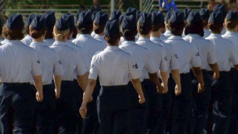 Un escándalo sexual ha sacudido a la Base Aérea San Antonio-Lackland en Texas, uno de los más activos centros de entrenamiento militar de la nación.