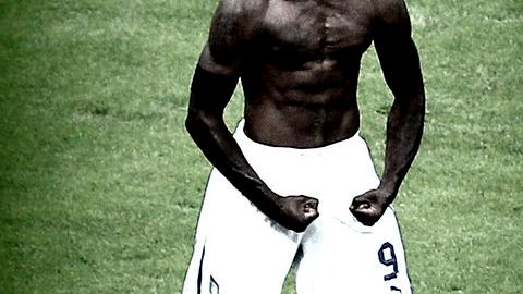 "Super Mario" desató furor con sus magníficos goles ayer contra Alemania.