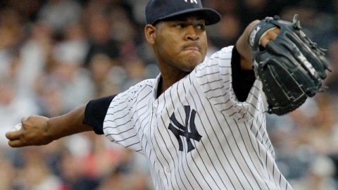 El lanzador dominicano Iván Nova lanzó hasta la octava entrada y dejó el juego con ventaja, pero el bullpen falló y Chicago ganó en su último turno al bate.