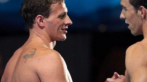 Ryan Lochte (izq.) y Michael Phelps (der.) en una foto del lunes 25 de junio de 2012.