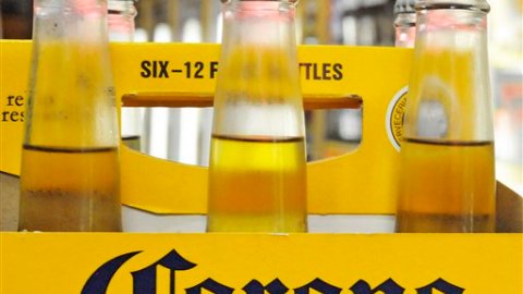 Corona entra a la familia de Budweiser.
