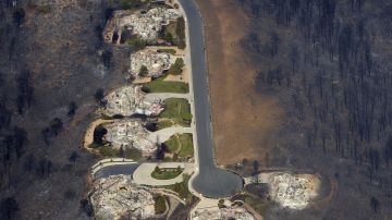 Centenares de viviendas han sido destruidas en la zona de Colorado Springs, una de las más afectadas por un incendio que ha arrasado miles de hectáreas en Colorado.