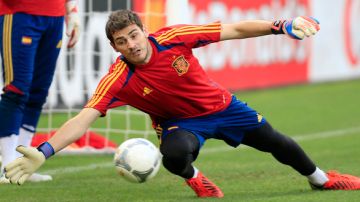 Iker Casillas, campeón mundial y de Europa con España, espera sumar otro título en la final de la Eurocopa ante Italia,.