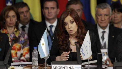 La presidenta de Argentina, Cristina Fernández durante su intervención ayer en la cumbre del Mercosur en la cual dio la bienvenida mandatarios de la región.