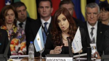 La presidenta de Argentina, Cristina Fernández durante su intervención ayer en la cumbre del Mercosur en la cual dio la bienvenida mandatarios de la región.