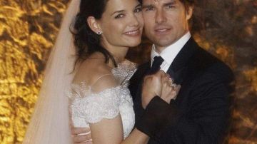 En esta foto fechada el 18 de noviembre de 2006, Tom Cruise y Katie Holmes posan durante su boda.