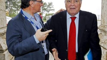 Jesús Zabalza (i), y Enrique Iglesias (d), durante el "XI Encuentro Santander - América Latina. El papel de América Latina en el nuevo escenario económico".