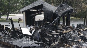 Restos de  casa destruida por el fuego en el estado de Colorado.