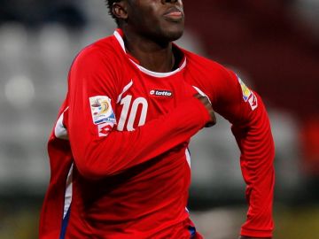 Joel Campbell rumbo a España.