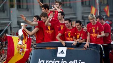 Miles de personas recibieron en Madrid al campeón de Europa.